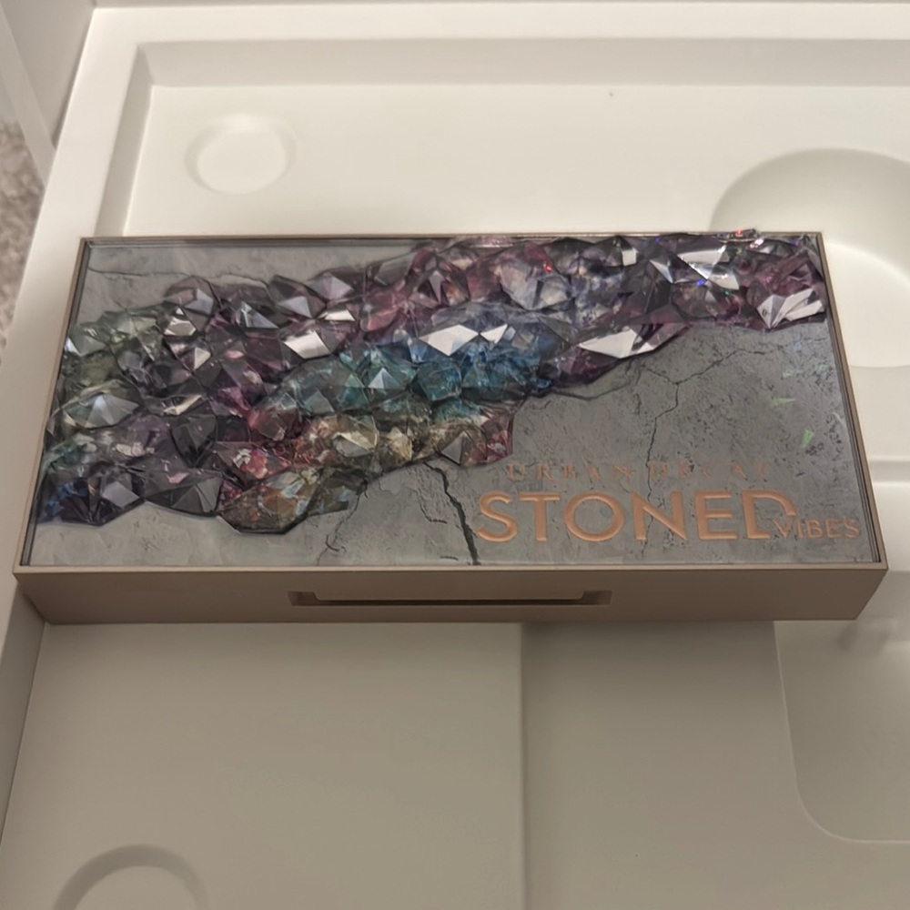 Urban Decay Stoned Vibes (Never used) Eyeshadow Palette - Discontinued
